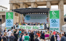 Aktionsbündnis demonstriert für ‚Bio für Alle‘