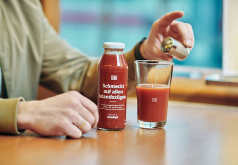 DB wirbt mit Voelkel-Tomatensaft für Flughafen-Zubringer