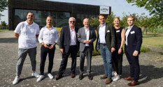Bundeskanzler Olaf Scholz besucht die Gläserne Molkerei